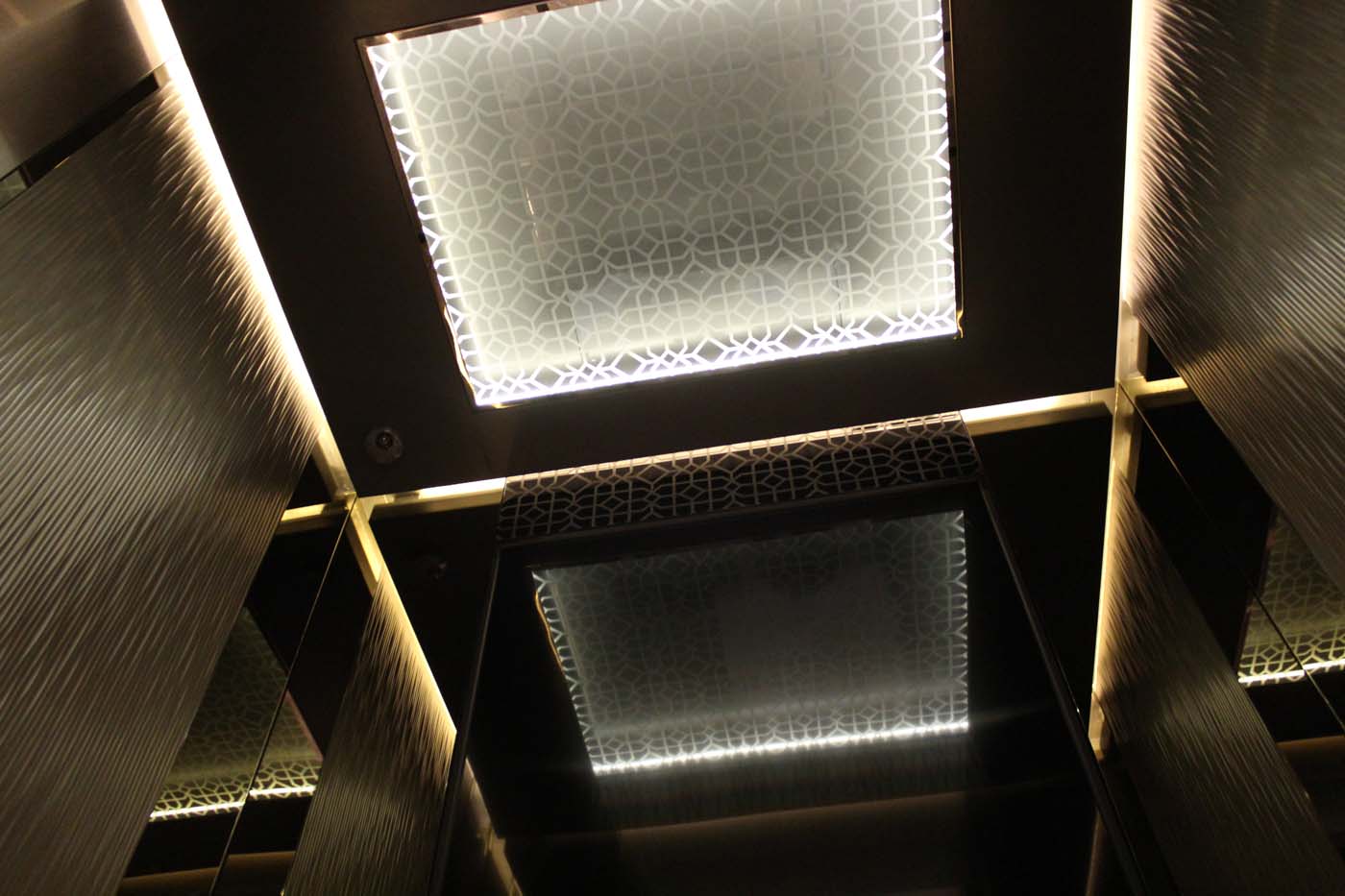 DUBAI MALL CABIN -